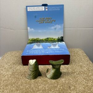 Promo Fish Salt Pepper S&P Shakers NIP Basic Cigarette Advertising Fishing GIFT